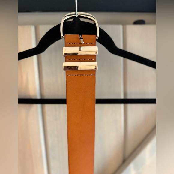 LIKE NEW Anthropologie Gold Buckle Leather Belt - Picture 3 of 4